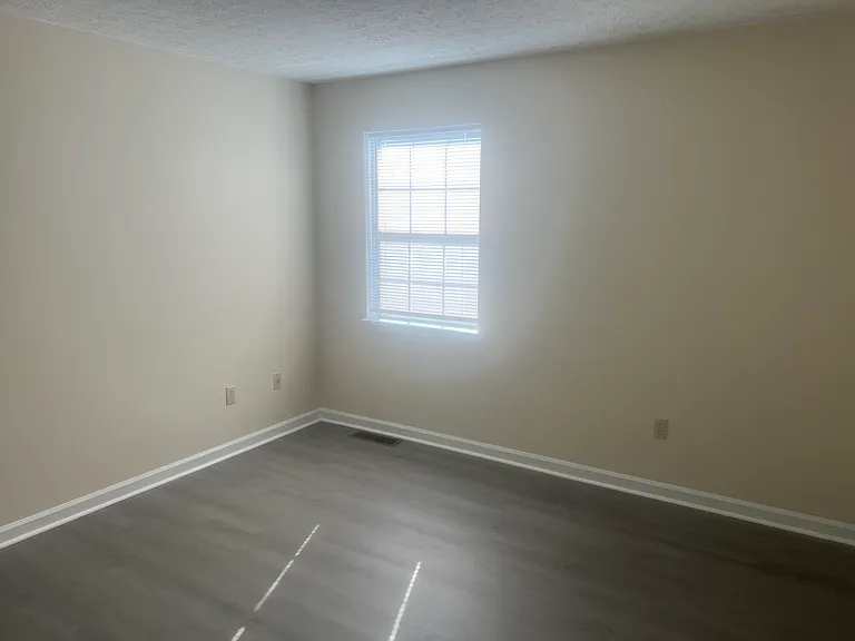 3260 Spring Hollow Ave — Photo 7