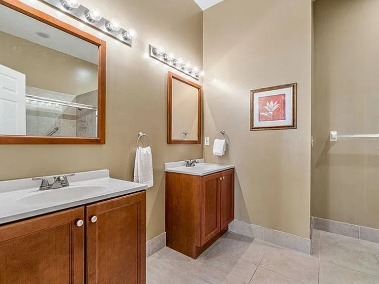 55 N Lakeshore Dr — Photo 22