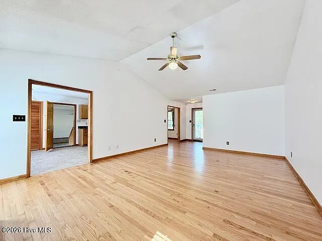 1215 Willow Springs Dr W — Photo 4