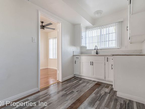 3rd image of 3900 W Adams Blvd #10647094