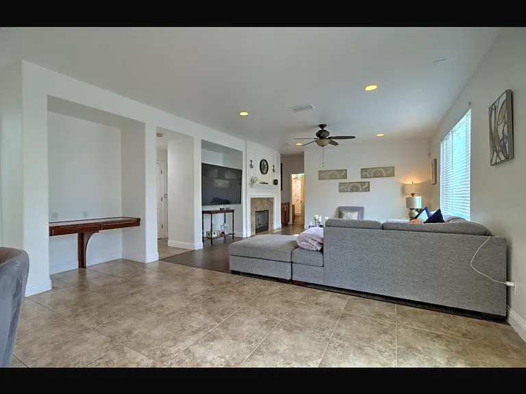 523 Danbury Pl — Photo 12