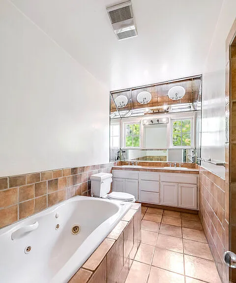 2441 Glendower Ave — Photo 27