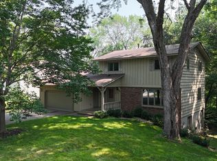 2087 Violet Ln, New Brighton, MN 55112