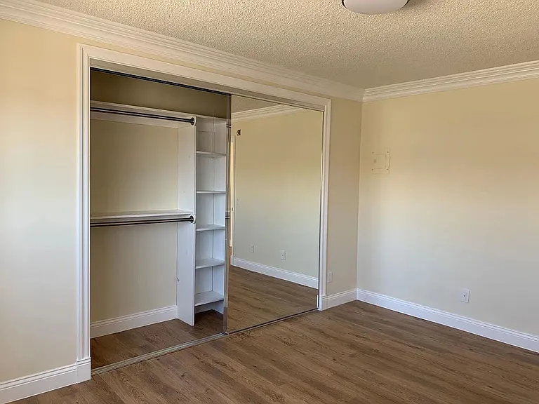 1259 N Ardmore Ave — Photo 11