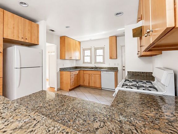 2nd image of 369 Lemon St