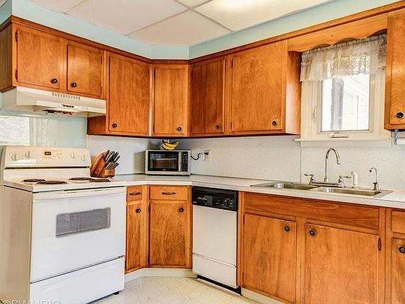 3rd image of 7052 Hammond Ave SE