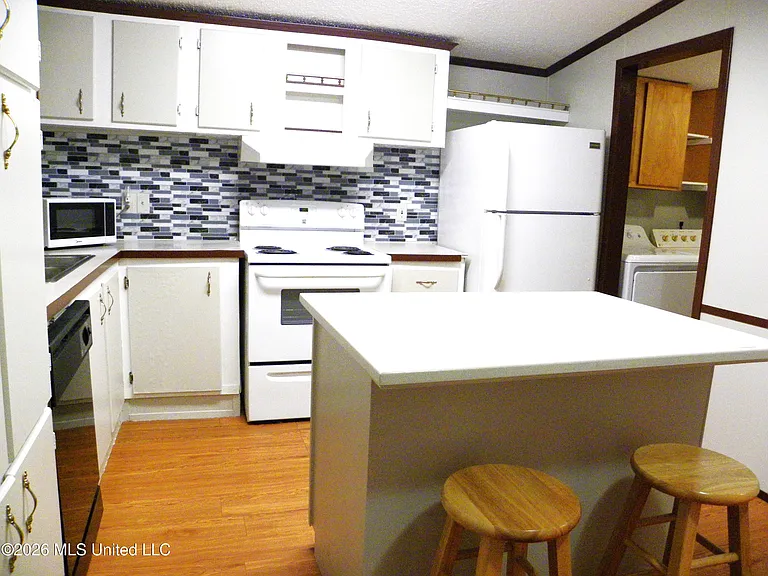 18265 Robin Oaks Dr — Photo 11