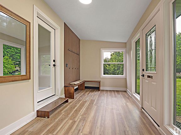 3rd image of 33 Holly Dr