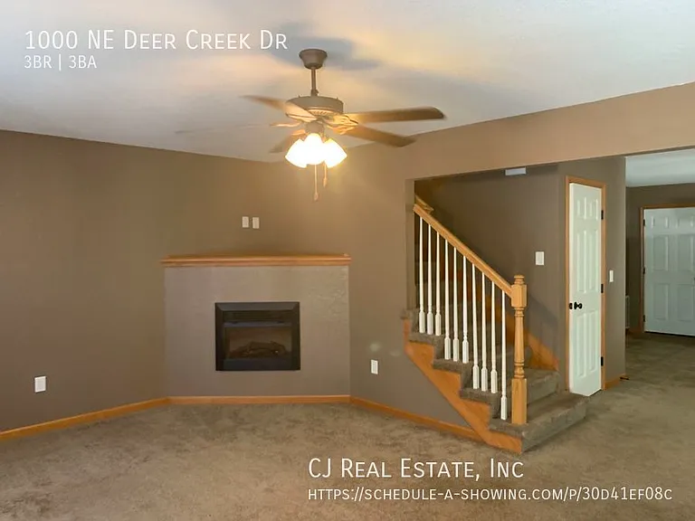 1000 NE Deer Creek Dr — Photo 2
