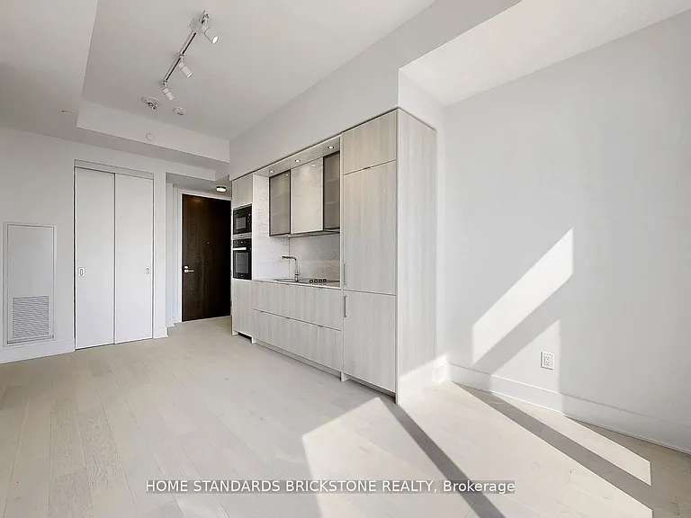 11 Yorkville Ave #6305 — Photo 9