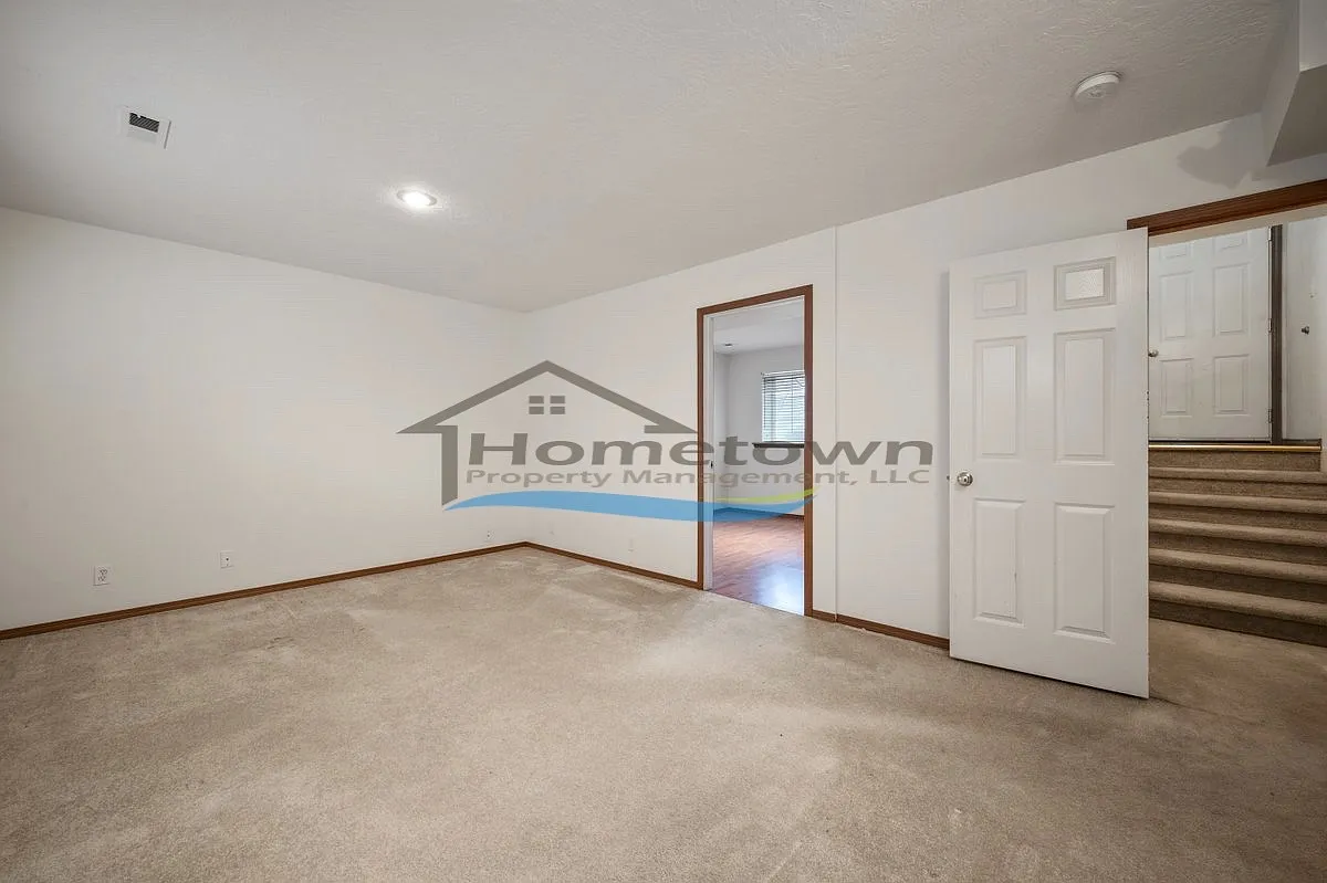 4 bed, 1792 sqft, $2,100 — Photo 4