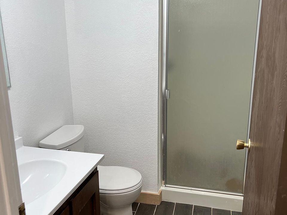 2nd image of 10 Baker St Unit B