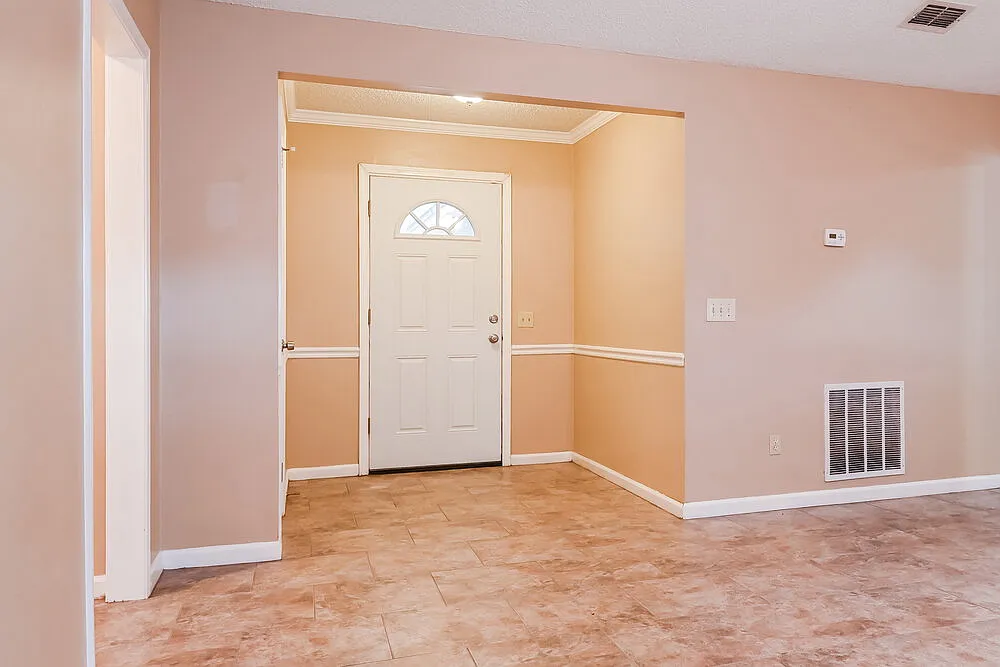 3 bed, 2.0 bath, 1400 sqft, $2,820 — Photo 4