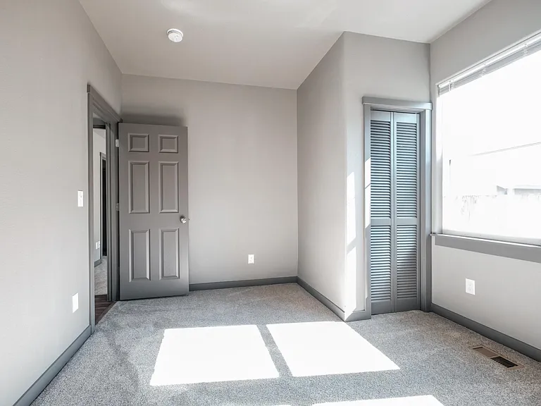 380 24th St NE — Photo 23