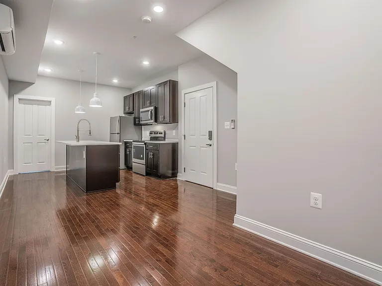 310 E Lanvale St — Photo 18