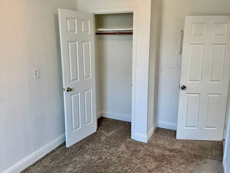 642 N Thorne Ave — Photo 15