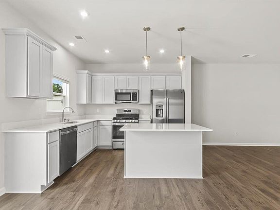 4th image of 144 Randwick Ln