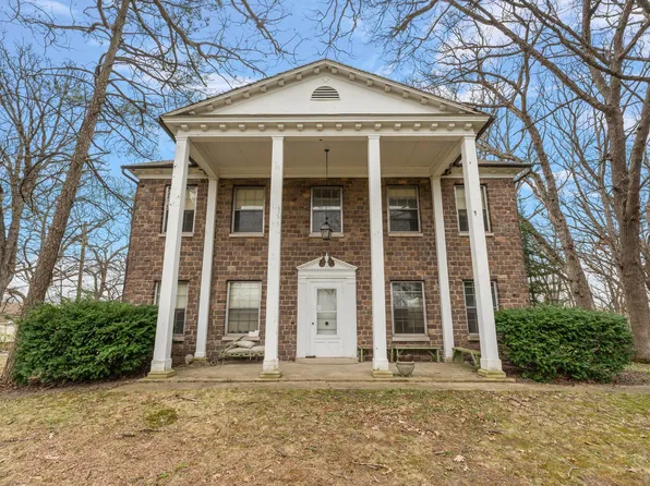 141 Vickroy Dr, Crown Point, IN 46307