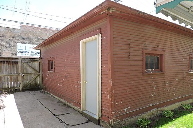 2nd image of 3841 N Sawyer Ave