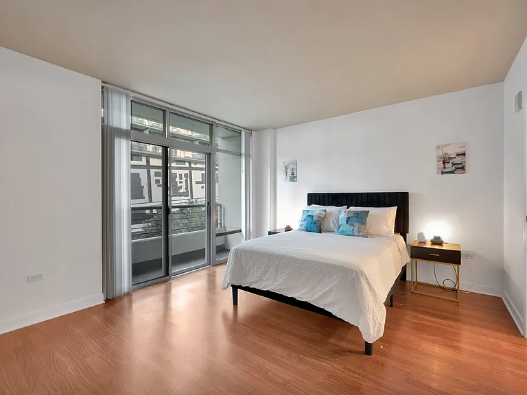 425 W Beech St #308 — Photo 18