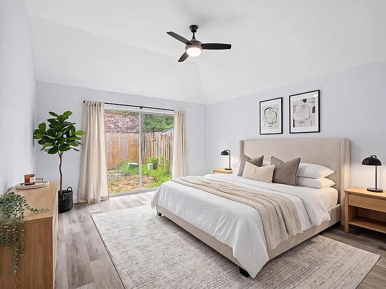 7815 Royan Dr — Photo 15