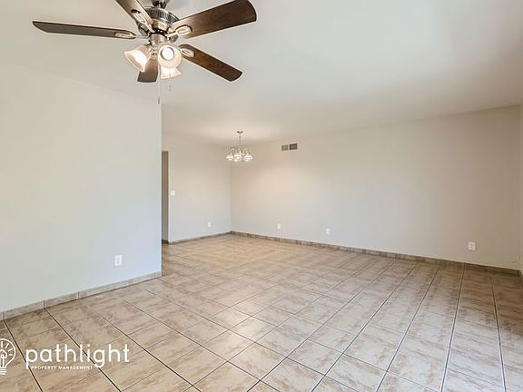 4th image of 2411 W Voltaire Ave