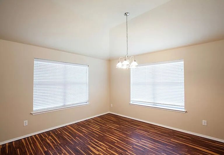 709 Alder Dr — Photo 6