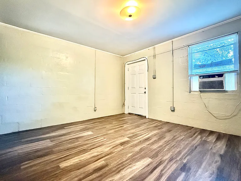 1414 N Hyde Park Ave #5 — Photo 3