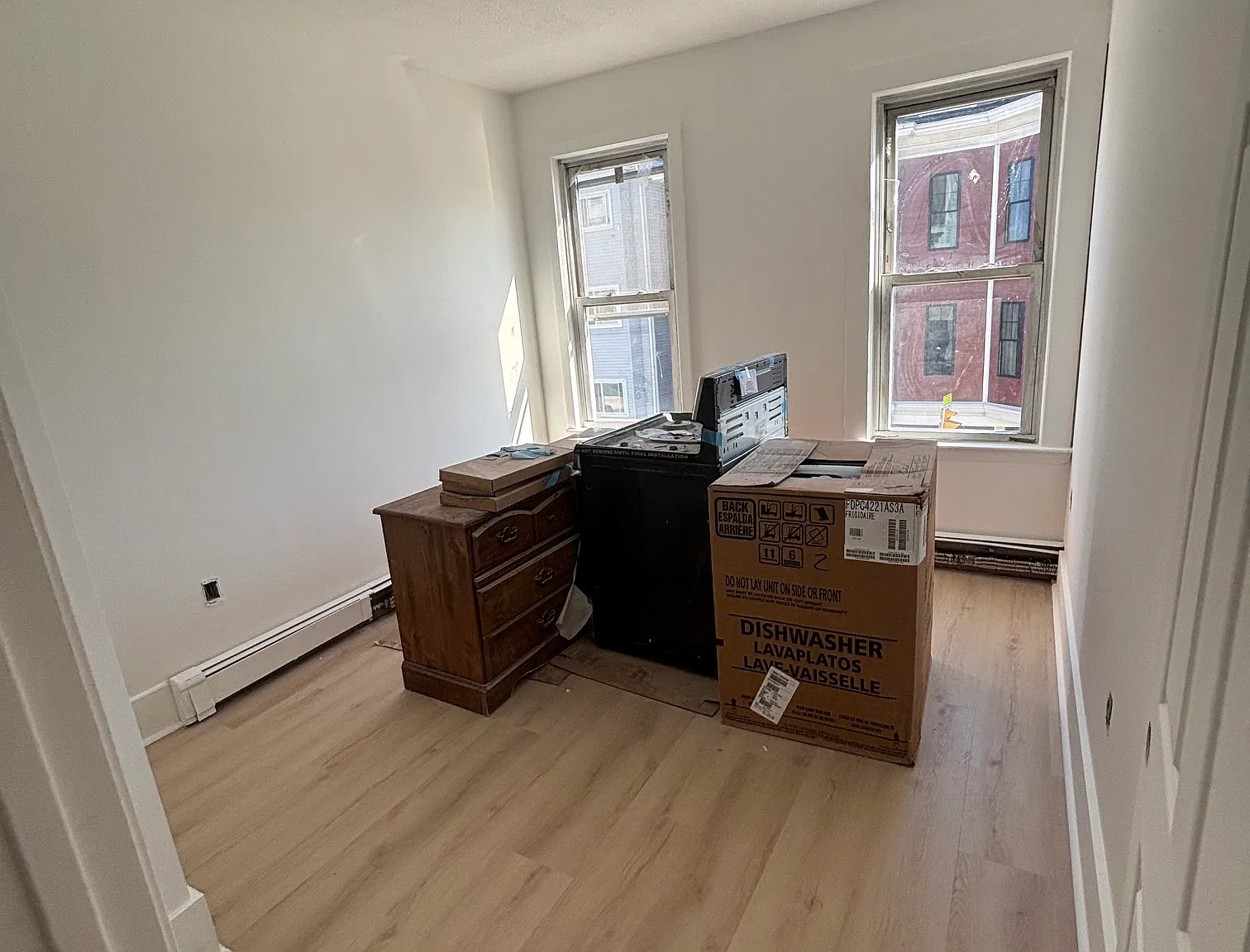 3 bed, 1000 sqft, $3,100 — Photo 3