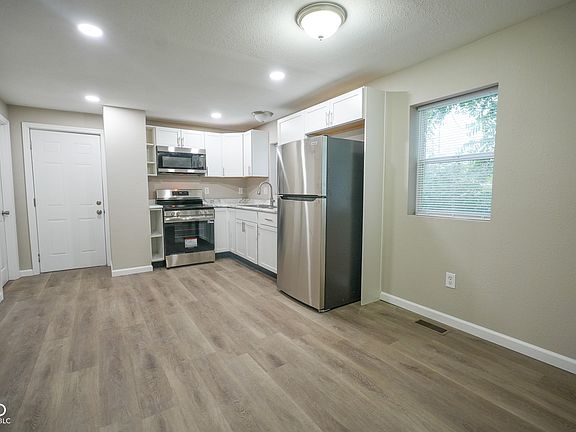 5th image of 2314 Forkner St