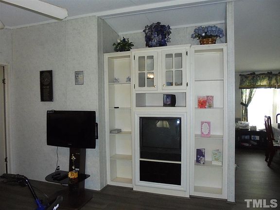 3rd image of 118 Carter Ln