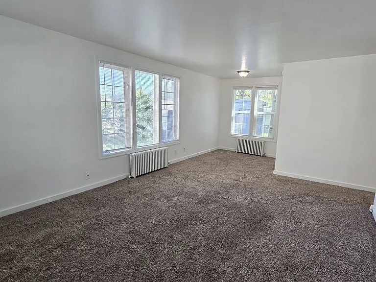 449 NE Winchester St — Photo 3