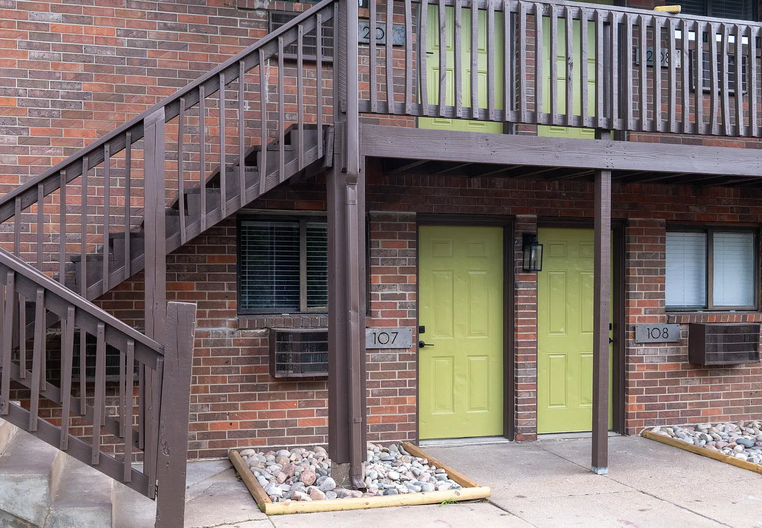 338 N Lorraine Ave — Photo 2