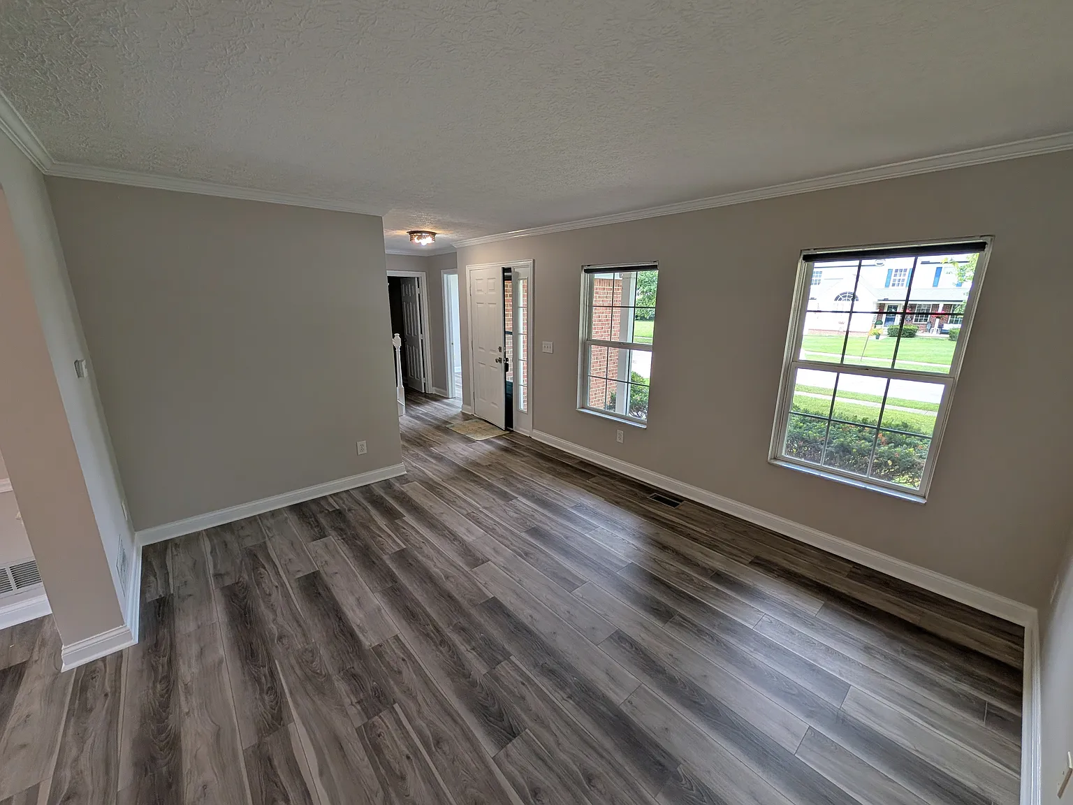 4 bed, 2.5 bath, 2041 sqft, $2,700 — Photo 4