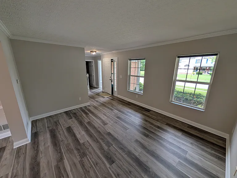253 Dewfall Dr — Photo 4
