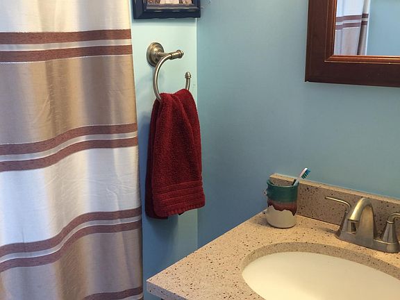 Upstairs full bathroom