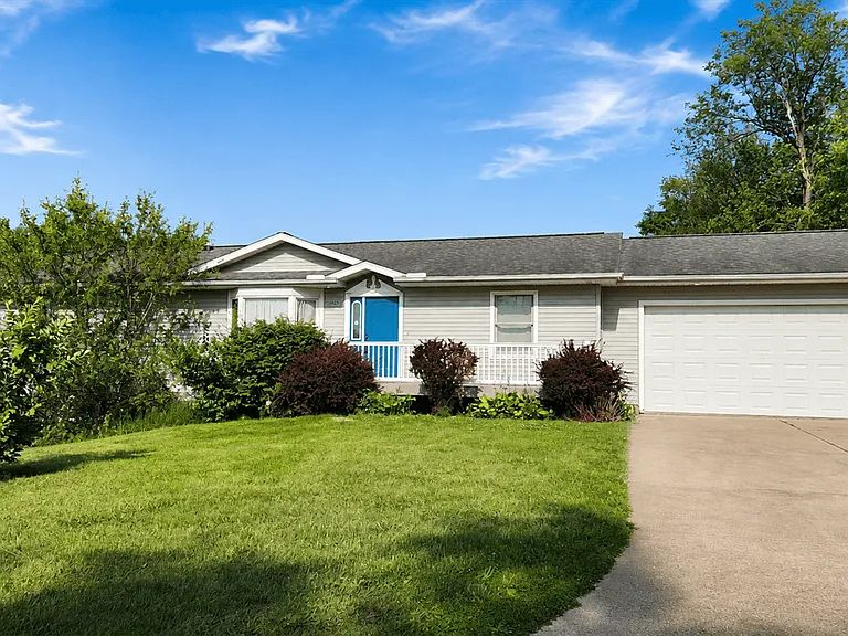 1425 N Sutton Rd — Photo 1