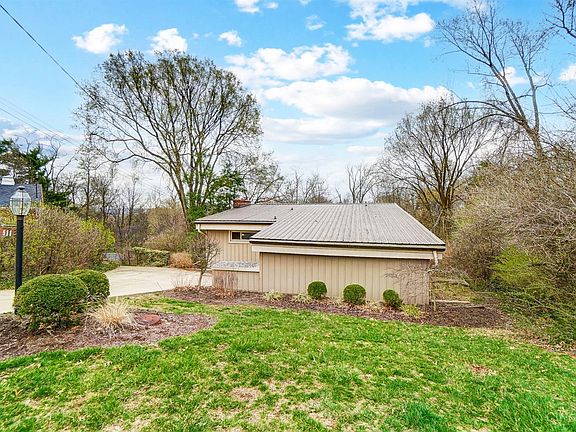 4th image of 511 Blossomhill Ln