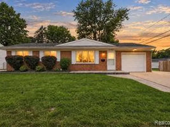 5142 Daval Dr, Swartz Creek, MI 48473