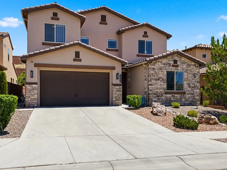 1504 Challedon Dr SE — Photo 1