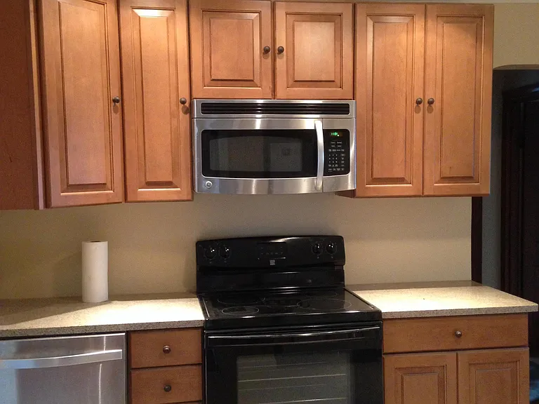 3432 Woodlawn Ave — Photo 2