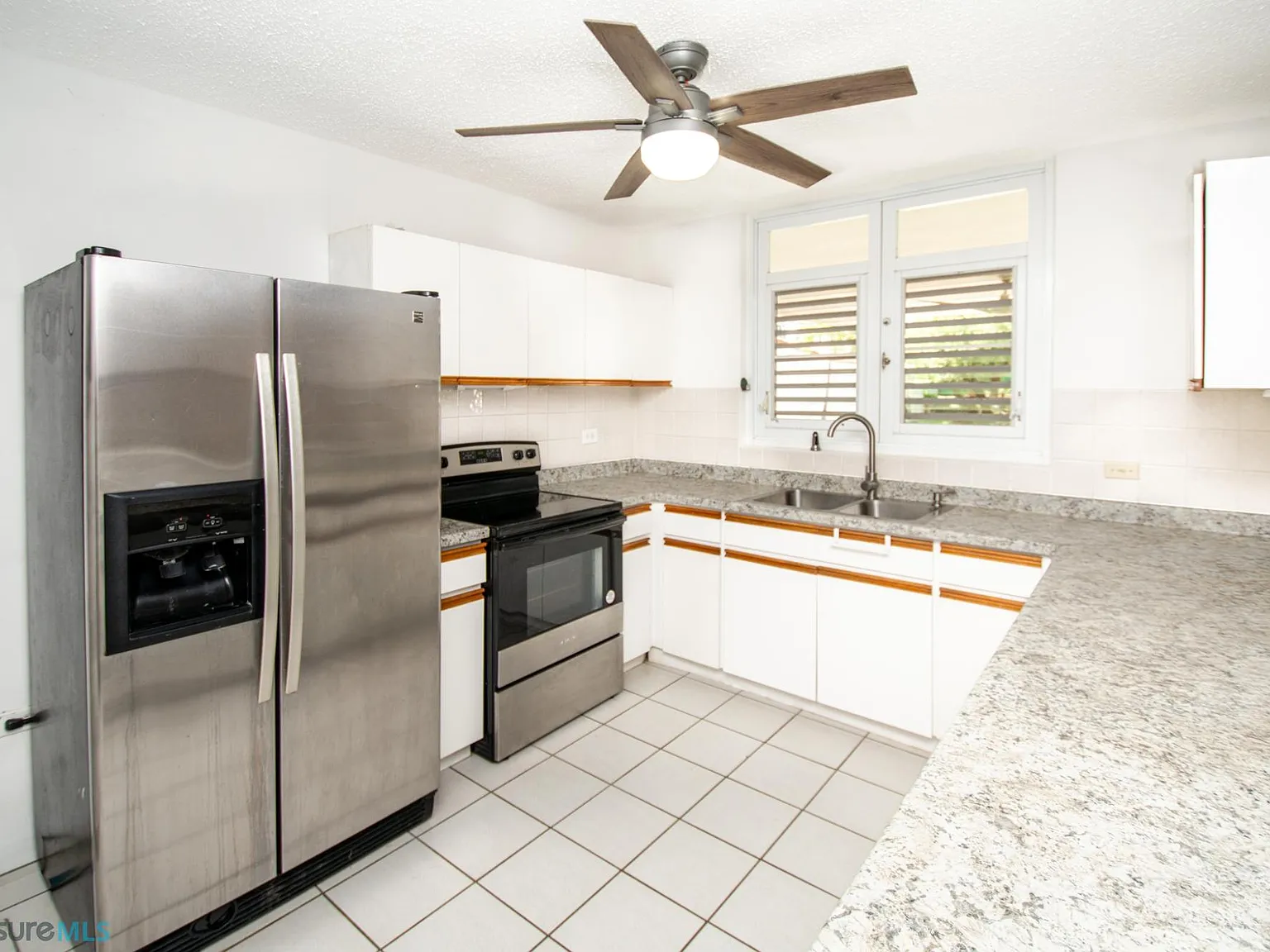 3 bed, 2.5 bath, 1675 sqft, $2,000 — Photo 2