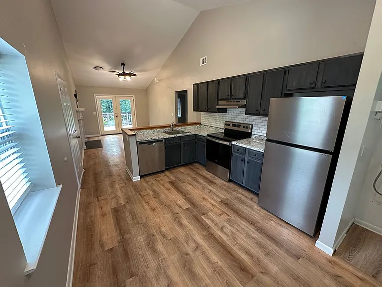 4630 Woodside Dr — Photo 4