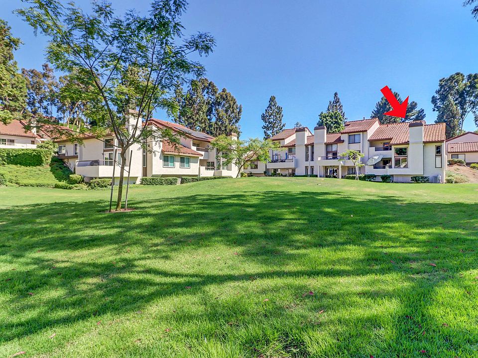 Picture of end overlooking massive private greenbelt.