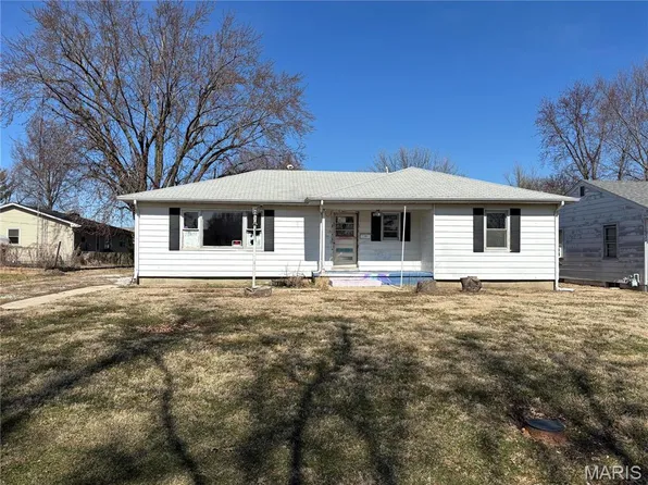 541 W Holden St, Virden, IL 62690
