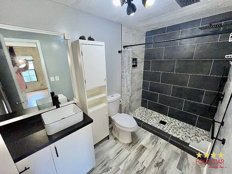 13th image of 70 Pickering Dr