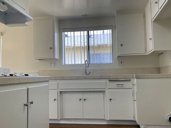 3rd image of 3221-23 Stevens Ave #3223