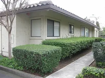75 Fountain Grove Cir photo 1