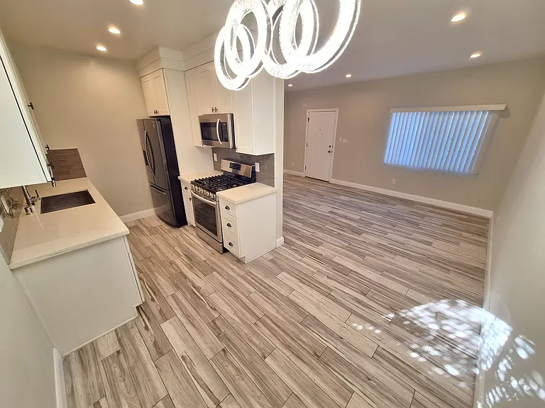 13611 Vanowen St #15 — Photo 17