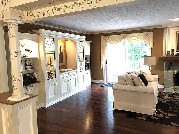 3rd image of 8342 Wallinwood Springs Dr